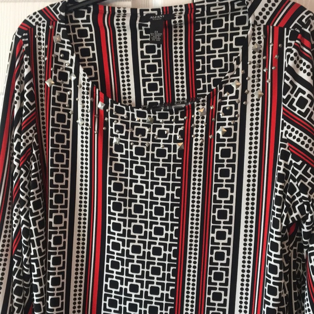 Beautiful dress top. Size 2xl.